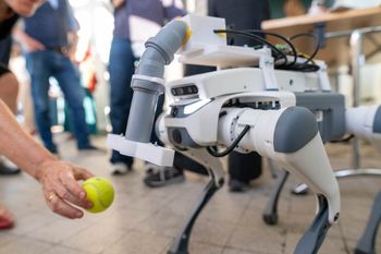 Die Zukunft des Riechens 9 Exponat „Der riechende Roboter – Roboter mit elektronischer Nase“ in der Wissenschaftsausstellung „Die Zukunft des Riechens“